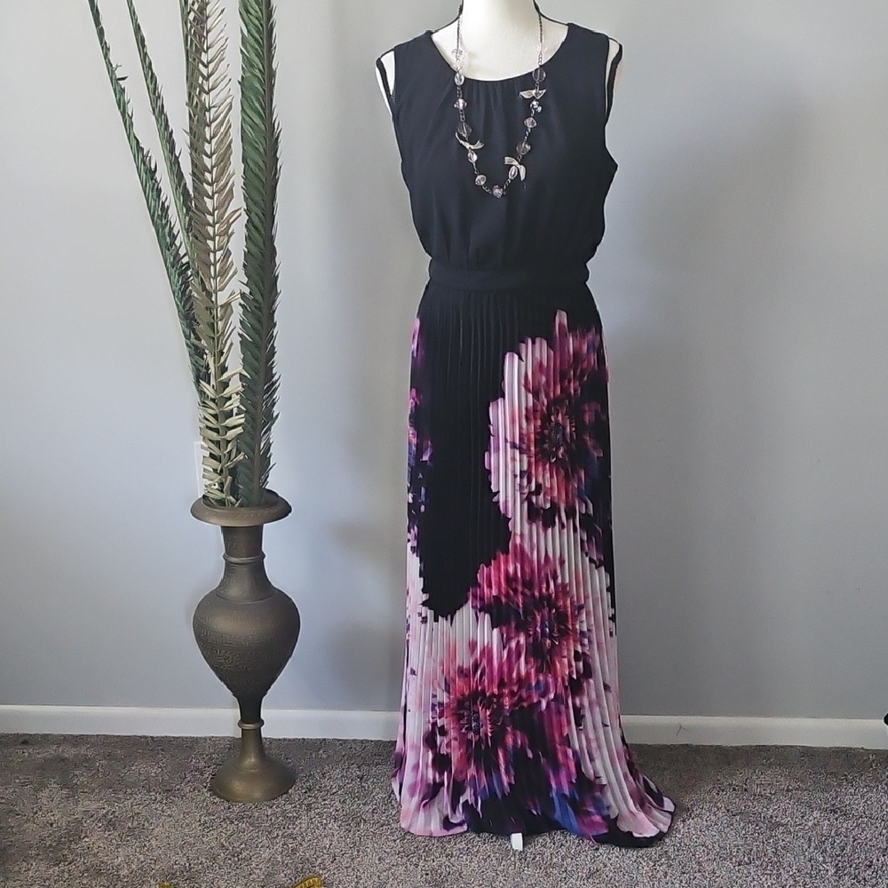 Cato Sleeveless Maxi Dress with Multicolored Accordion Pleated Skirt